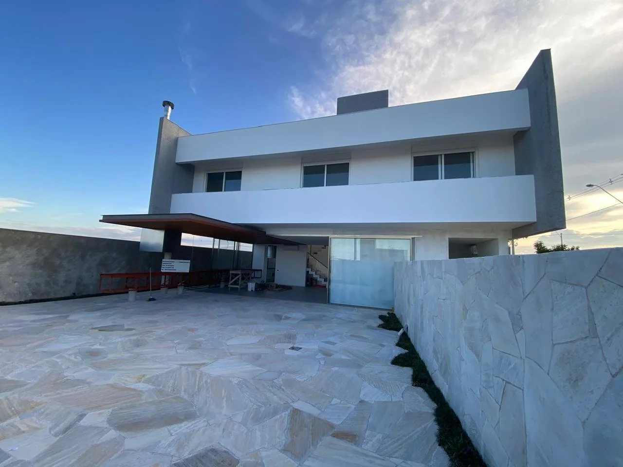 Fachada moderna de empreendimento entregue pela Bosshard